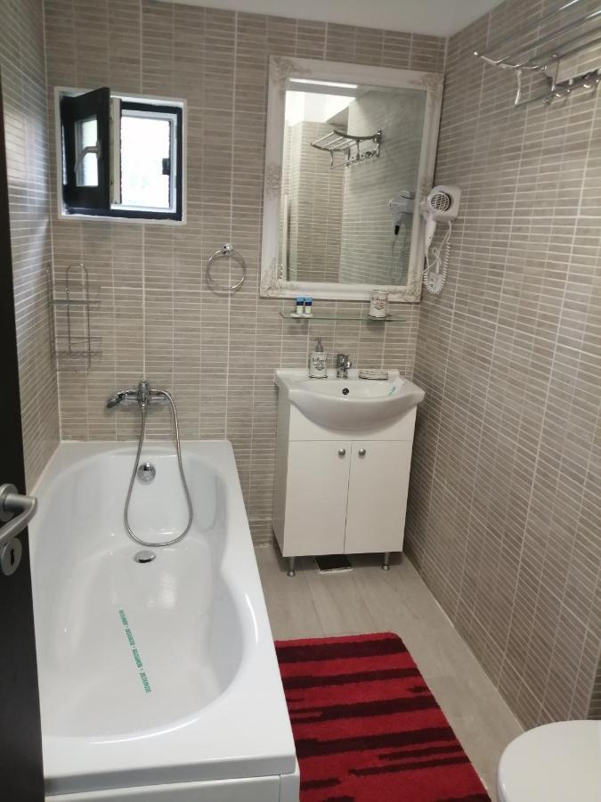 Mathias Luxury Apartments Iasi Exteriör bild